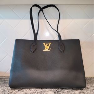 Louis Vuitton Lockme Shopper